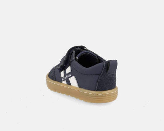 Sapatilhas Barefoot Blanditos Lisboa Marino, vista traseira em couro macio e respirável, com sola flexível.