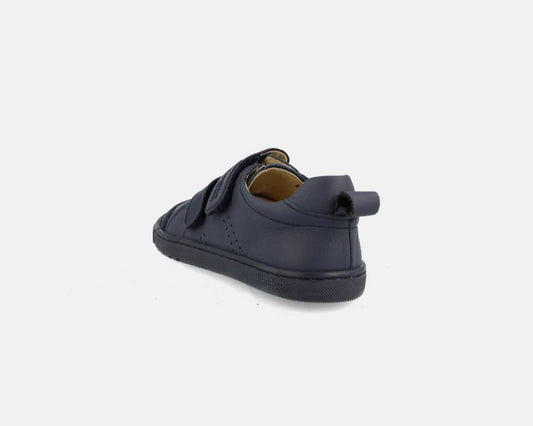 Sapatilhas Blanditos Rio Marino em couro azul escuro, com fecho de velcro e design anatómico para conforto.