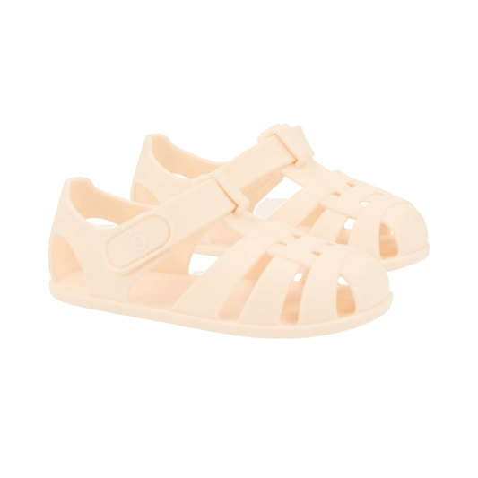 Sandálias barefoot infantis Monnëka Pearl em tom claro, com design esportivo e fecho em velcro.