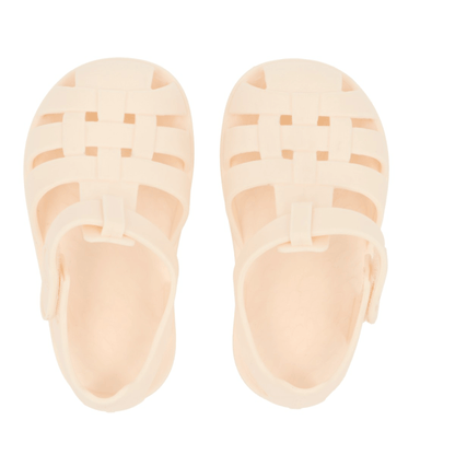 Sandálias Barefoot Monnëka Pearl infantis em cor nude, com design flexível e fecho em velcro.
