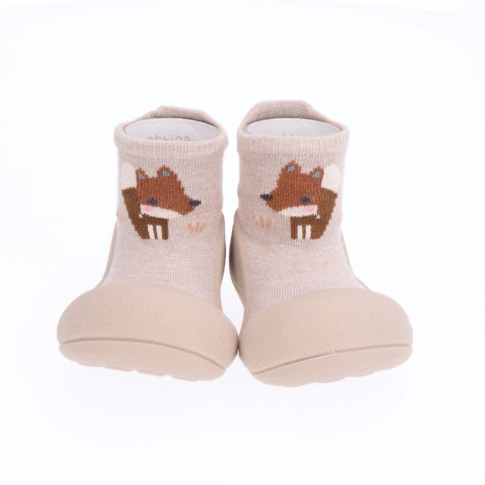 Meias Attipas Woodland Beige Fox com design de raposa, ideais para o desenvolvimento dos pés dos bebés.