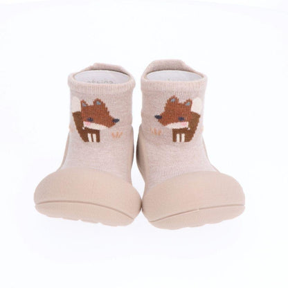 Meias Attipas Woodland Beige Fox com design de raposa, ideais para o desenvolvimento dos pés dos bebés.