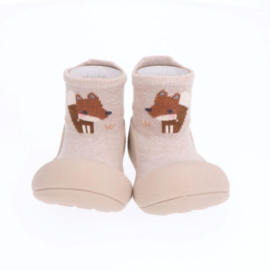 Meias Attipas Woodland Beige Fox com design de raposa, ideais para o desenvolvimento dos pés dos bebés.